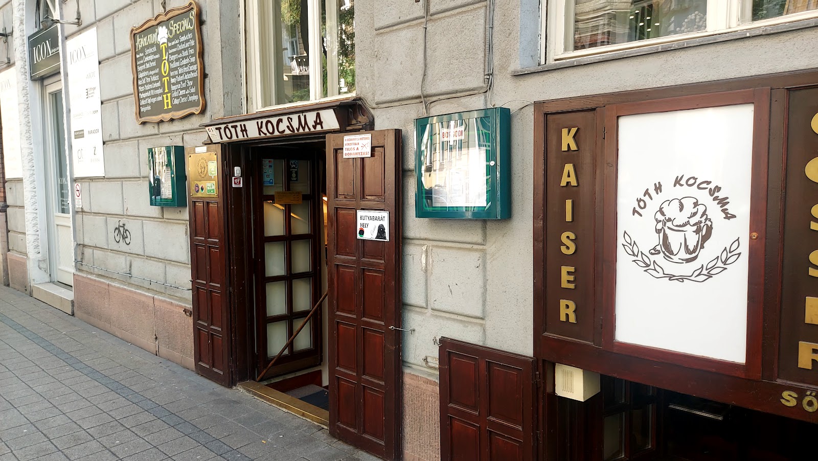 TÃ³th Kocsma Budapest cellar pub with dark wooden interior