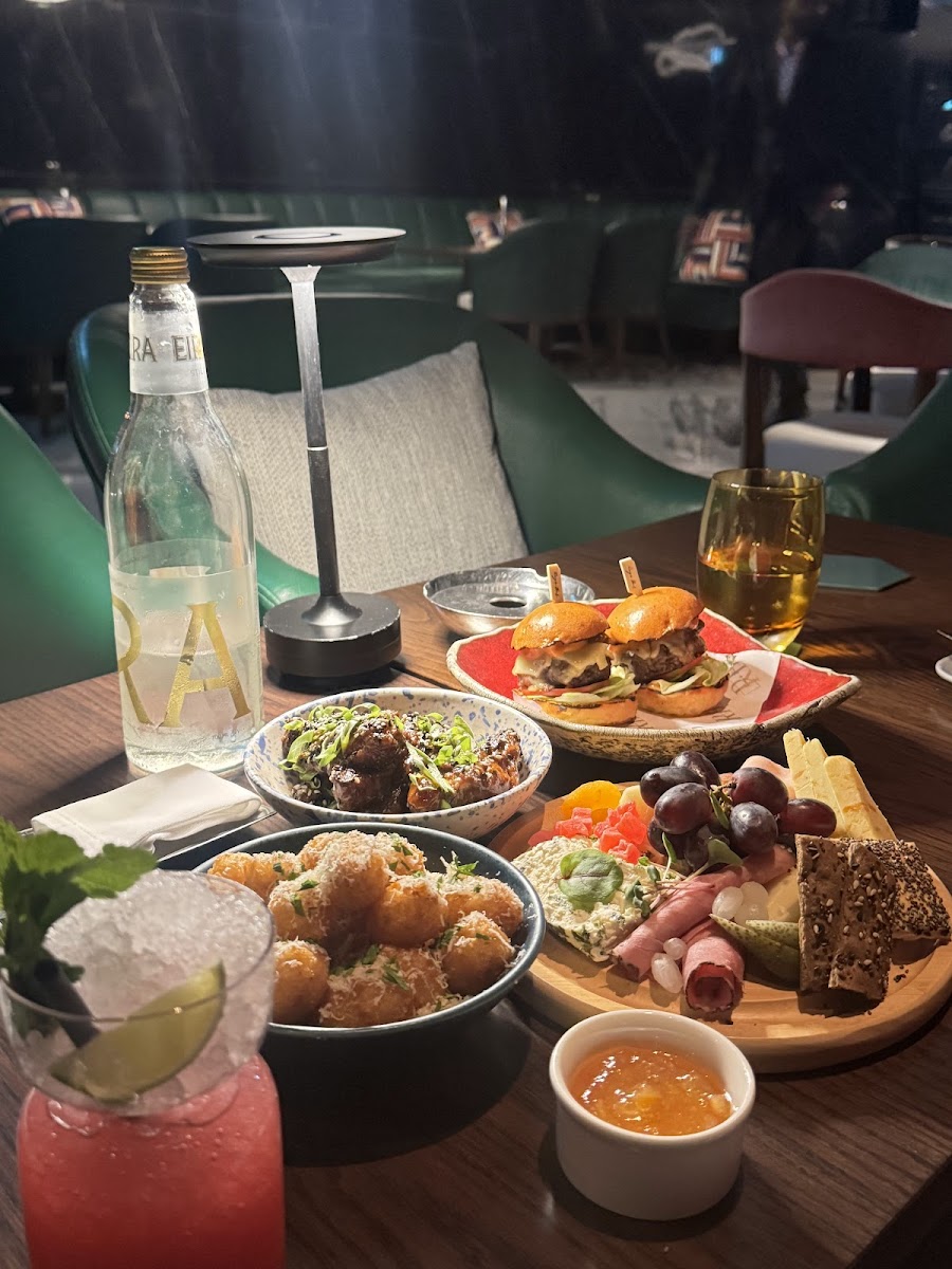 Ray's Bar, Abu Dhabi
