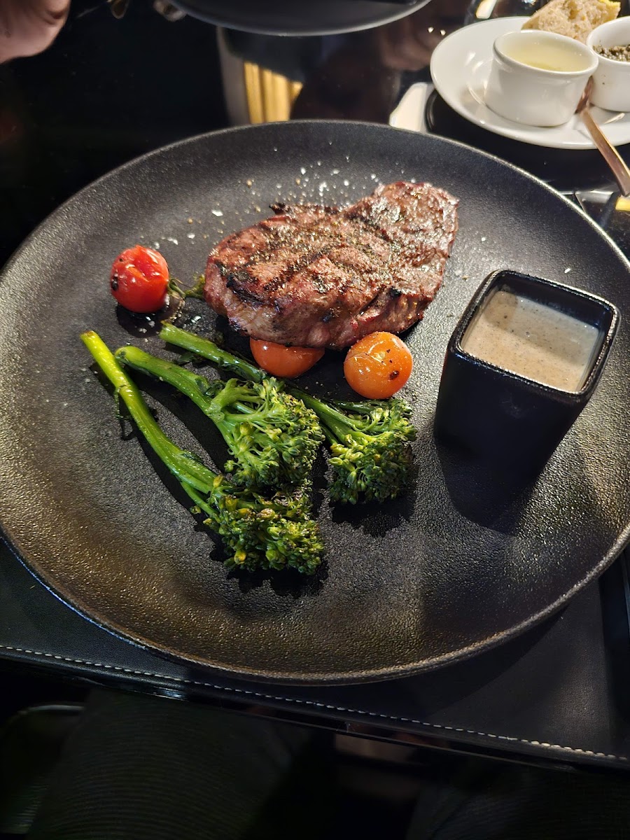 Stratos, Abu Dhabi