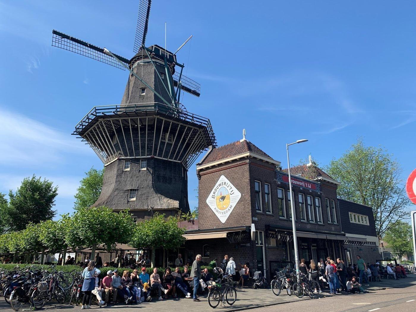Brouwerij 't IJ Amsterdam and the De Gooyer windmill