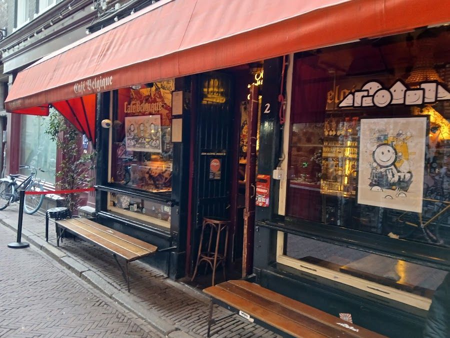 Cafe Belgique bar service