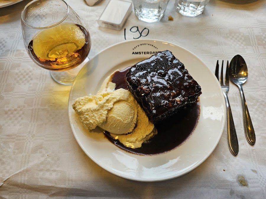 Cafe Restaurant Amsterdam bar service