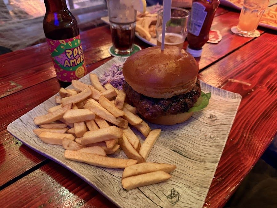 Coco's Outback bar service