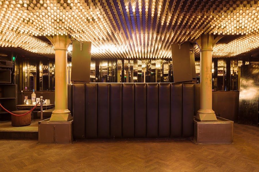 Jimmy Woo Centrum atmosphere