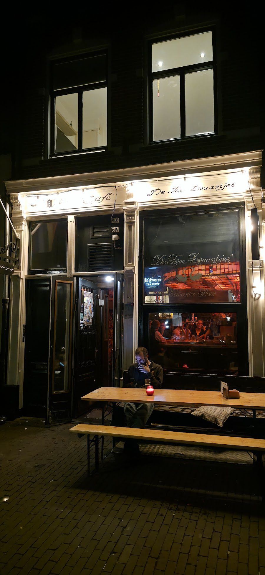 De Twee Zwaantjes Jordaan atmosphere