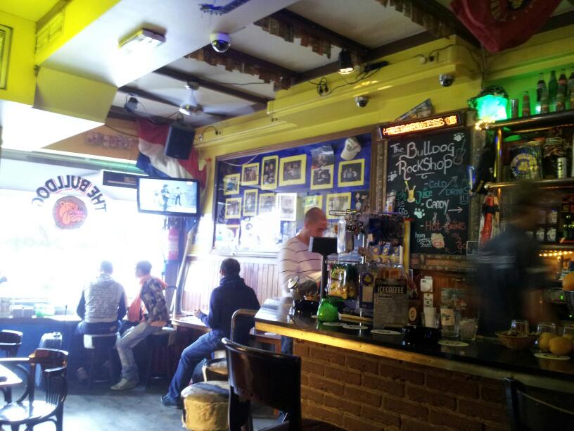 The Bulldog Energy Cafe Centrum atmosphere