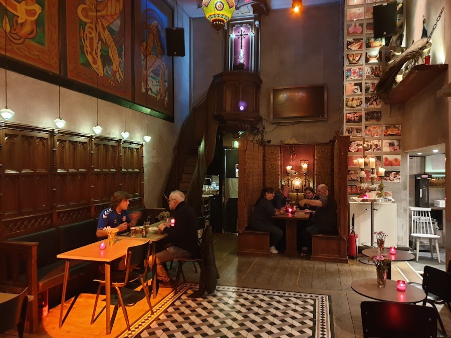 The Tara Amsterdam pub atmosphere