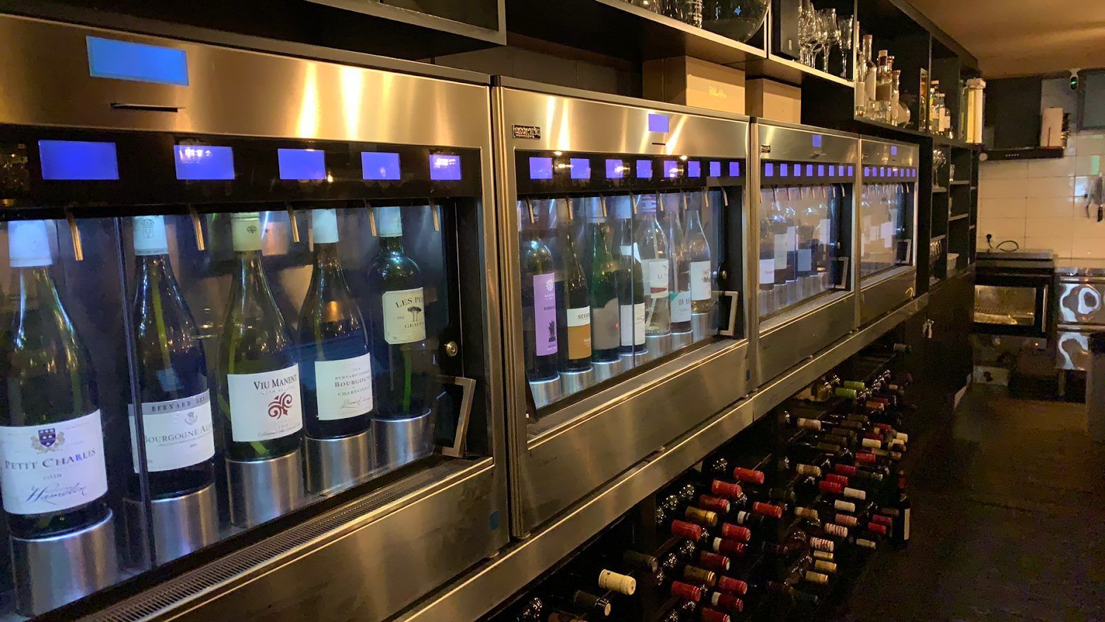 Bubbles & Wines Amsterdam bar interior