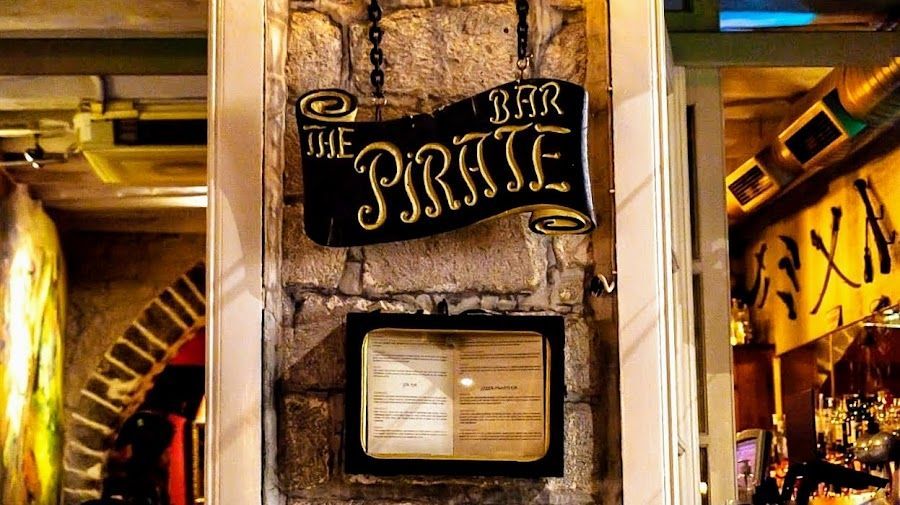 Bar Pirates cocktail at the bar