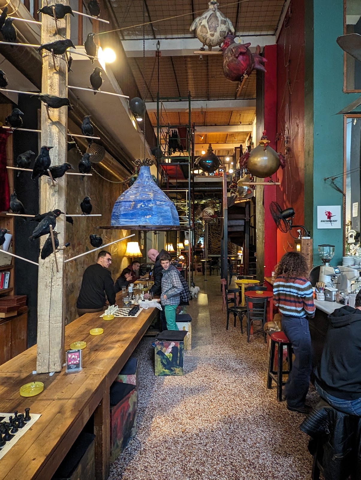 Booze Cooperativa interior, Athens