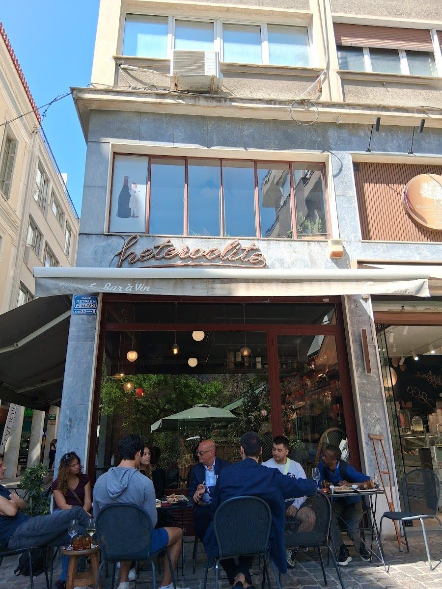 Heteroclito Wine Bar bar service