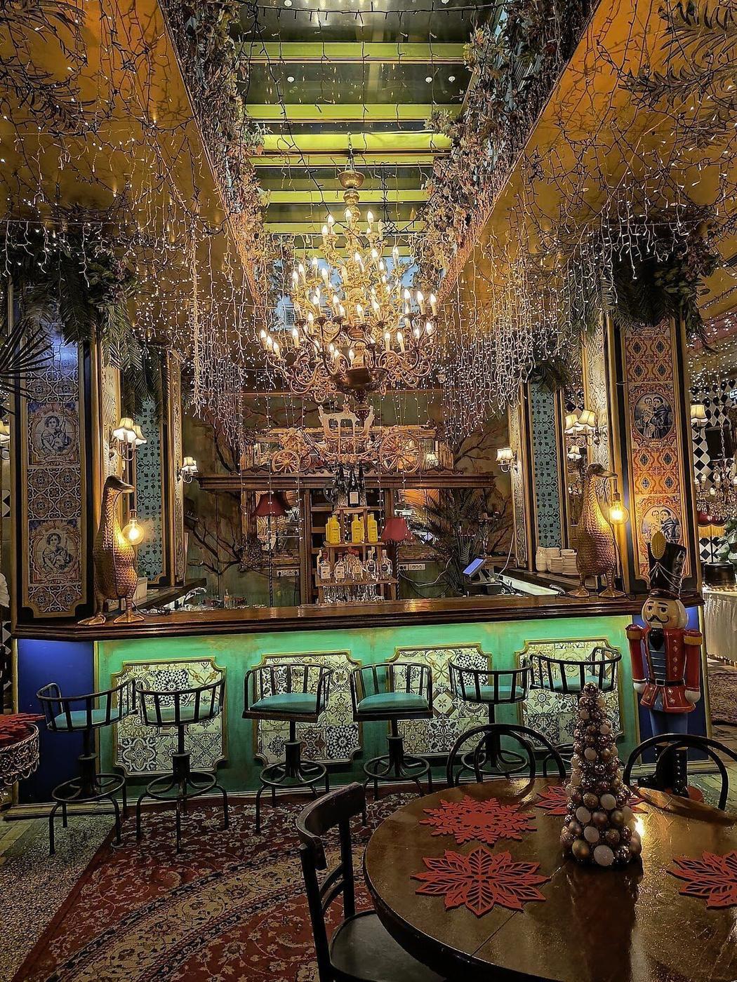 Noel, Athens