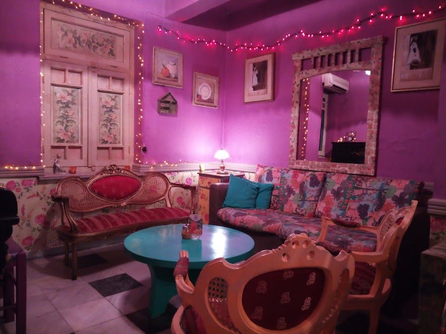 Zoo Art Cafe bar service