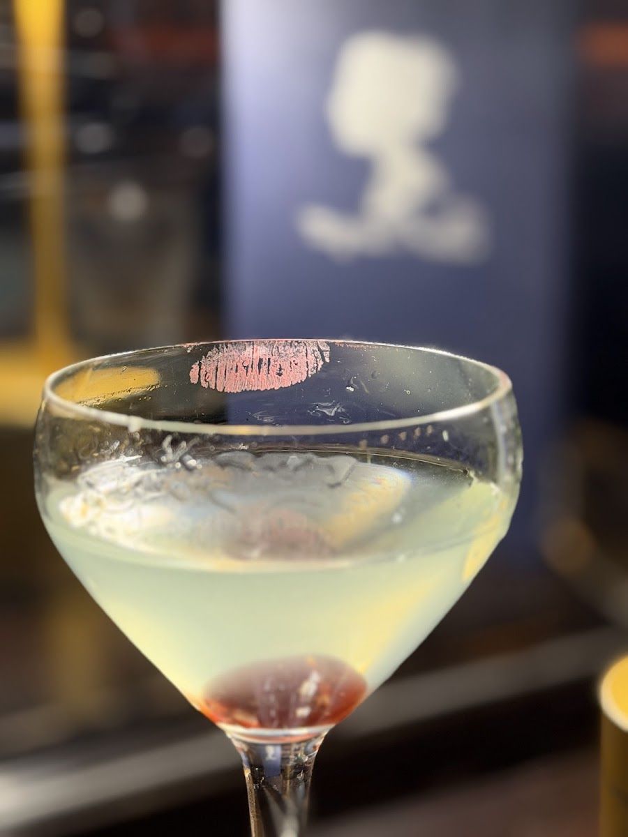 Bar Margot at Four Seasons bar service