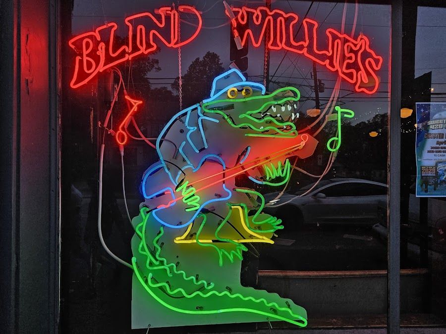 Blind Willie's bar service