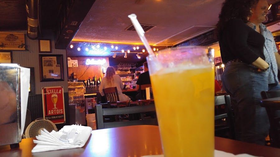 Darwin's Burgers & Blues Marietta atmosphere