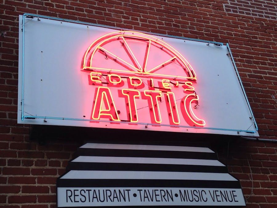 Eddie's Attic bar service