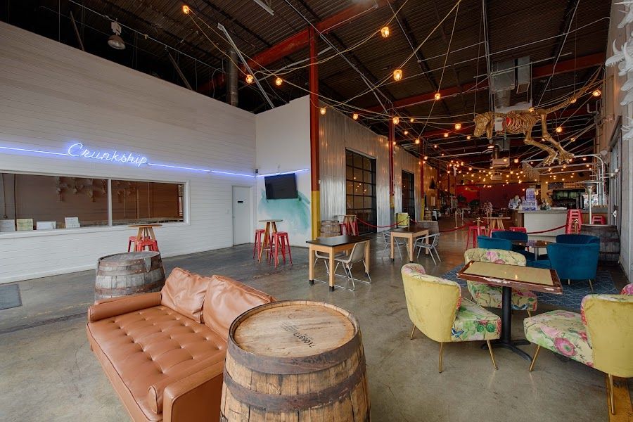 Monday Night Brewing Garage Westside atmosphere