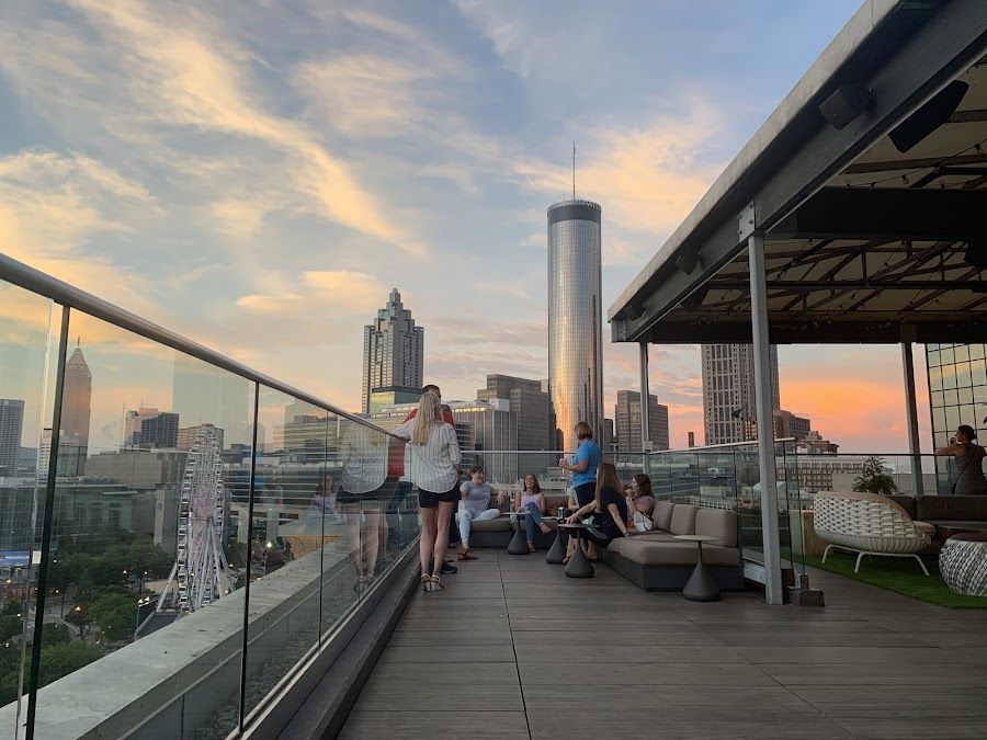 SkyLounge at Glenn Hotel bar service