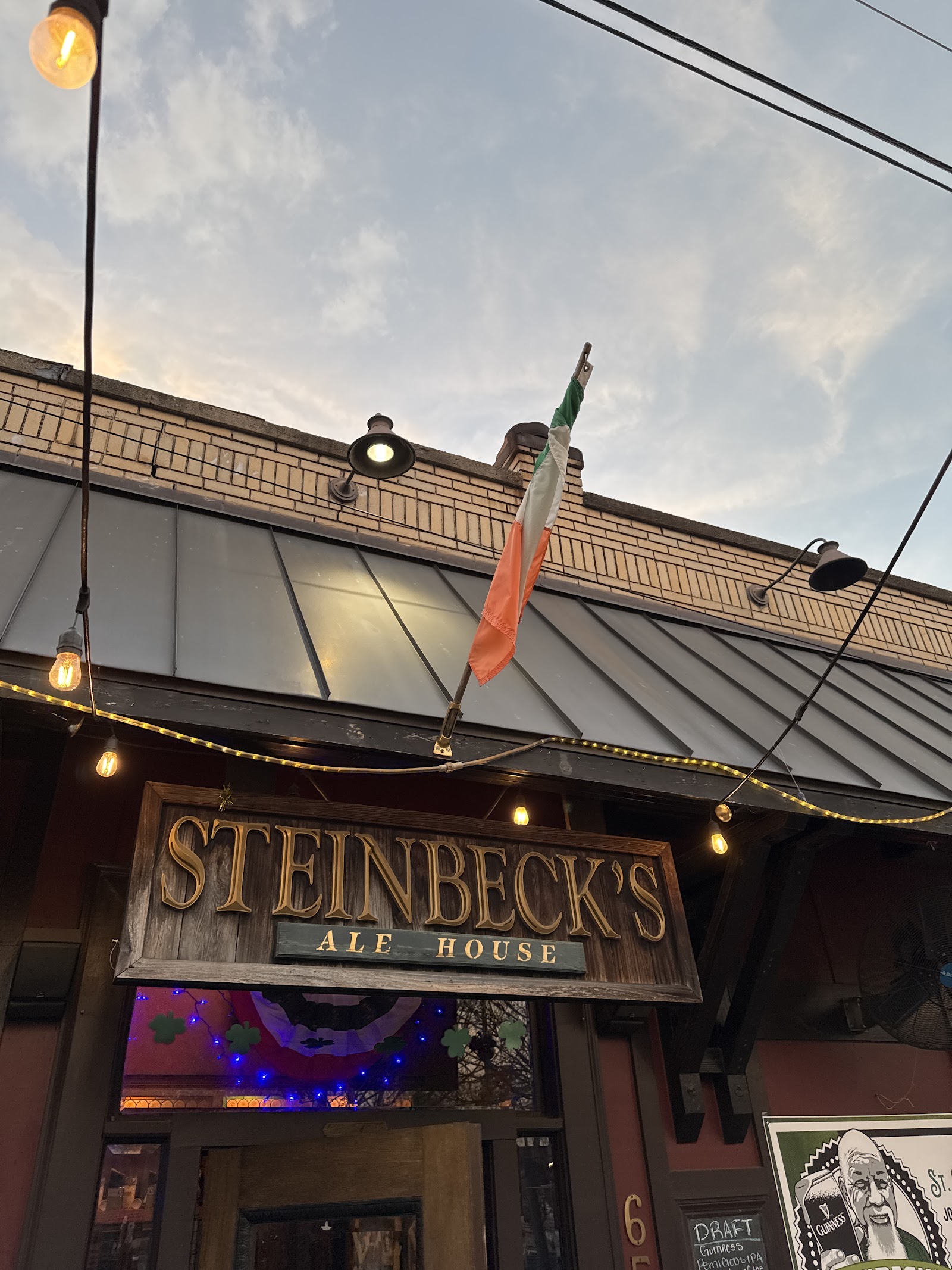 Steinbeck's Ale House interior, Oakhurst Decatur
