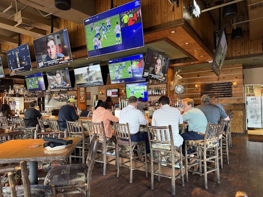 Twin Peaks Atlanta Atlanta interior