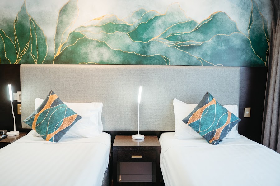 Hotel DeBrett, Auckland