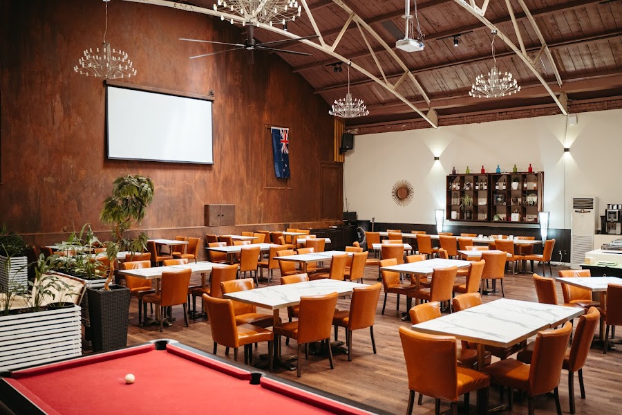 Hotel DeBrett, Auckland