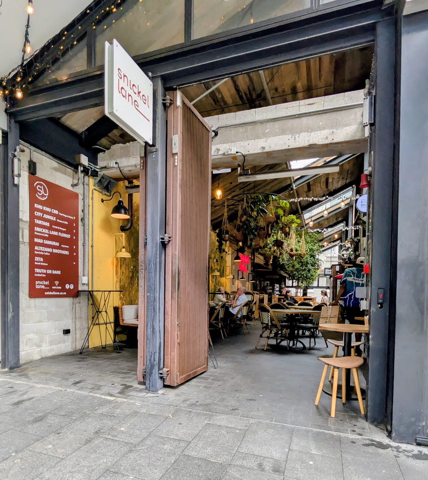 Snickel bar counter
