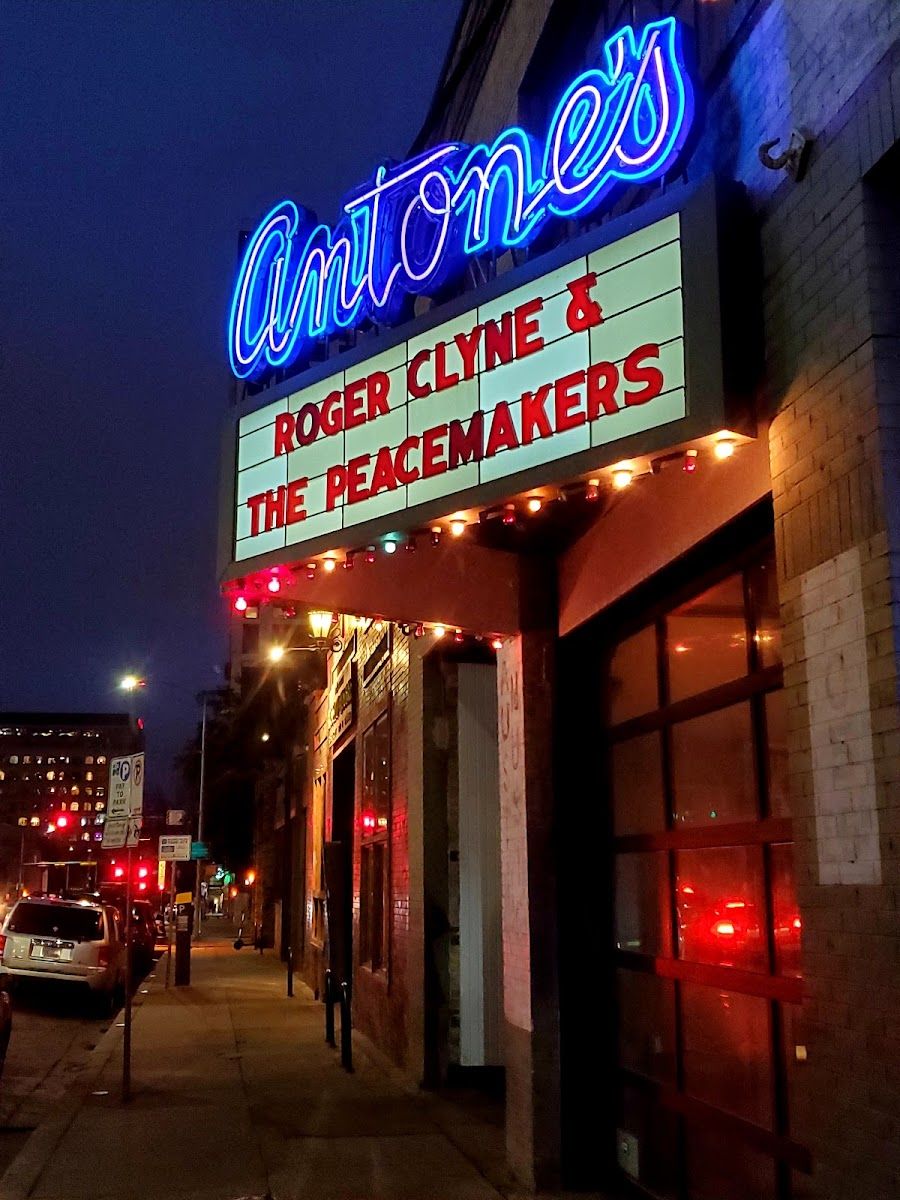 Antone's Nightclub cocktail at the bar