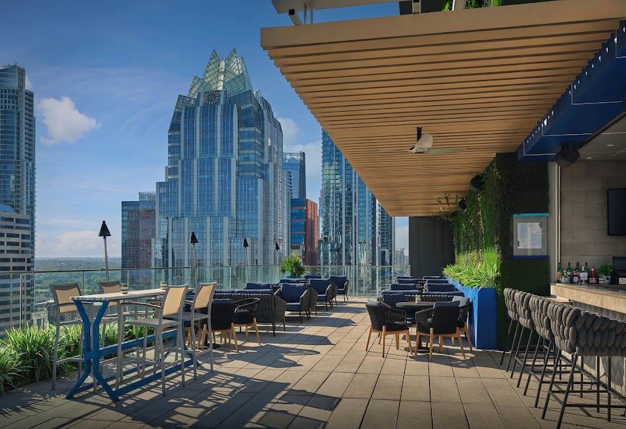 Azul Rooftop bar service
