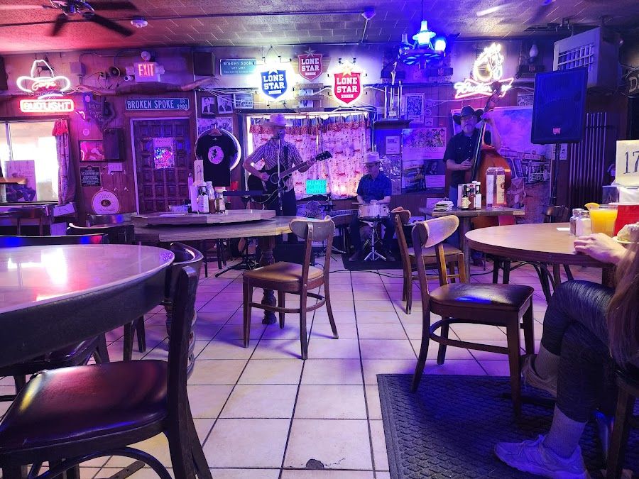 Broken Spoke South Lamar atmosphere