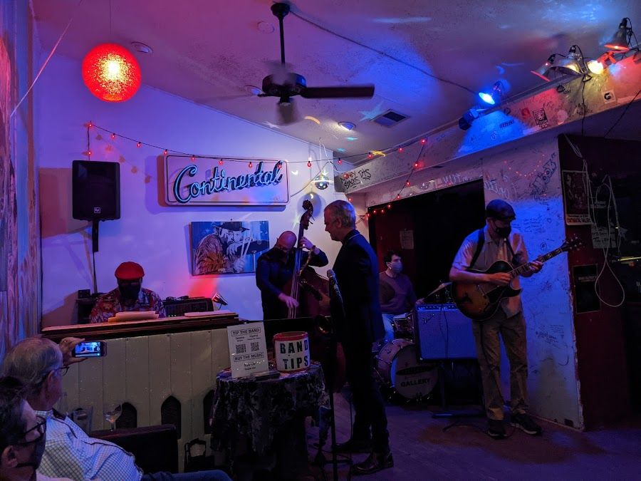 Continental Club bar service
