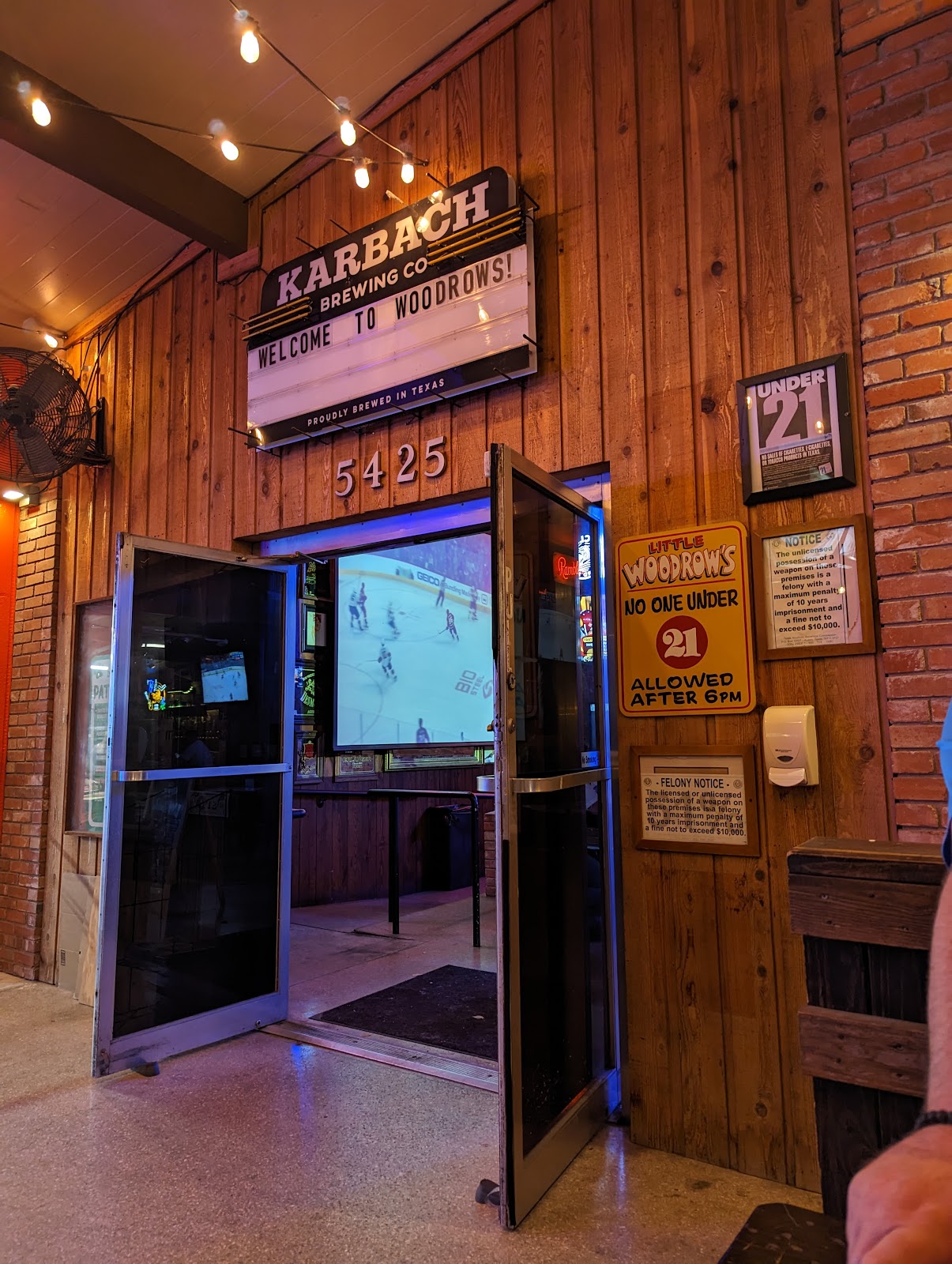 Ginny's Little Longhorn Saloon, Austin