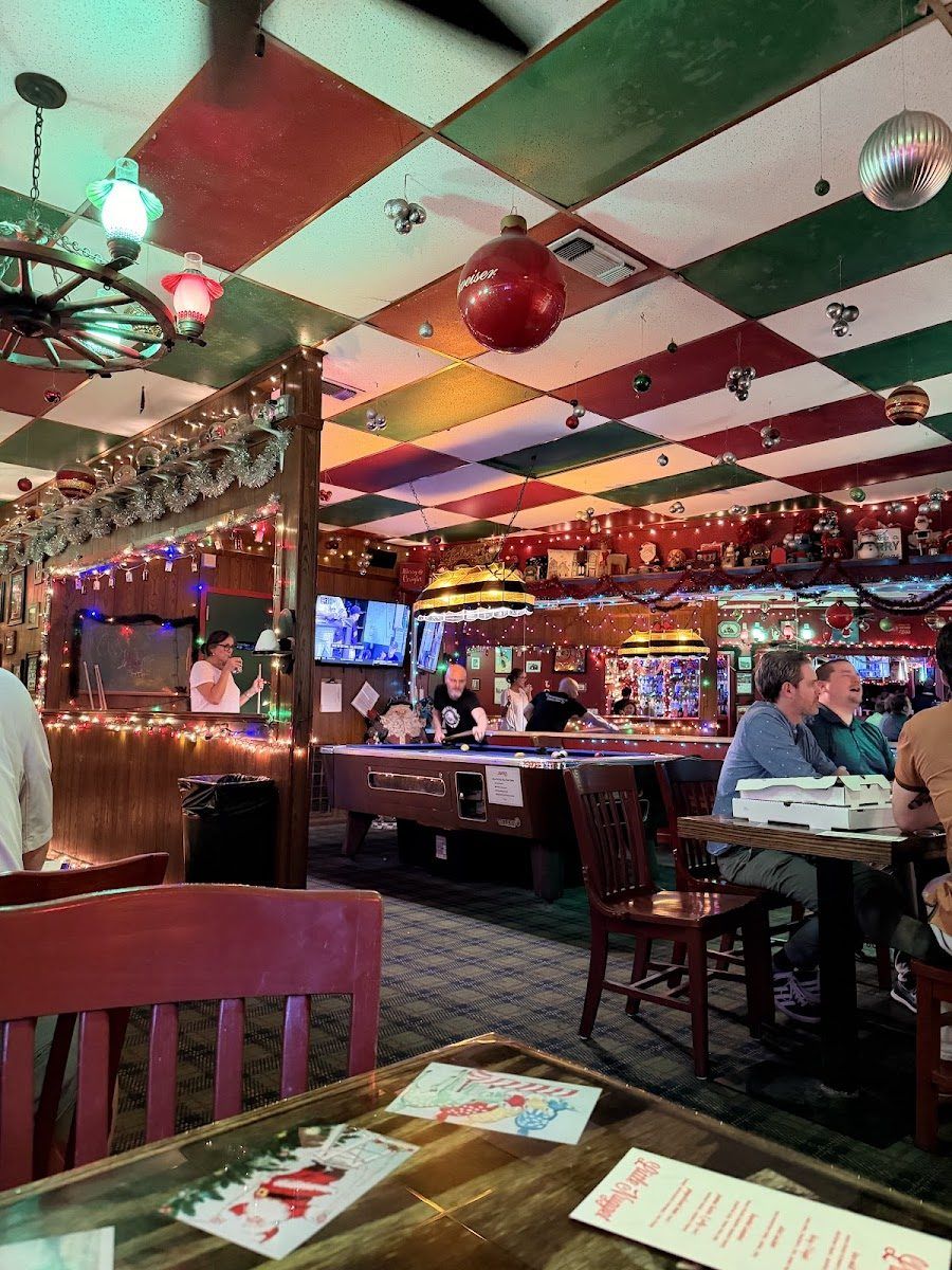 Lala's Little Nugget bar service