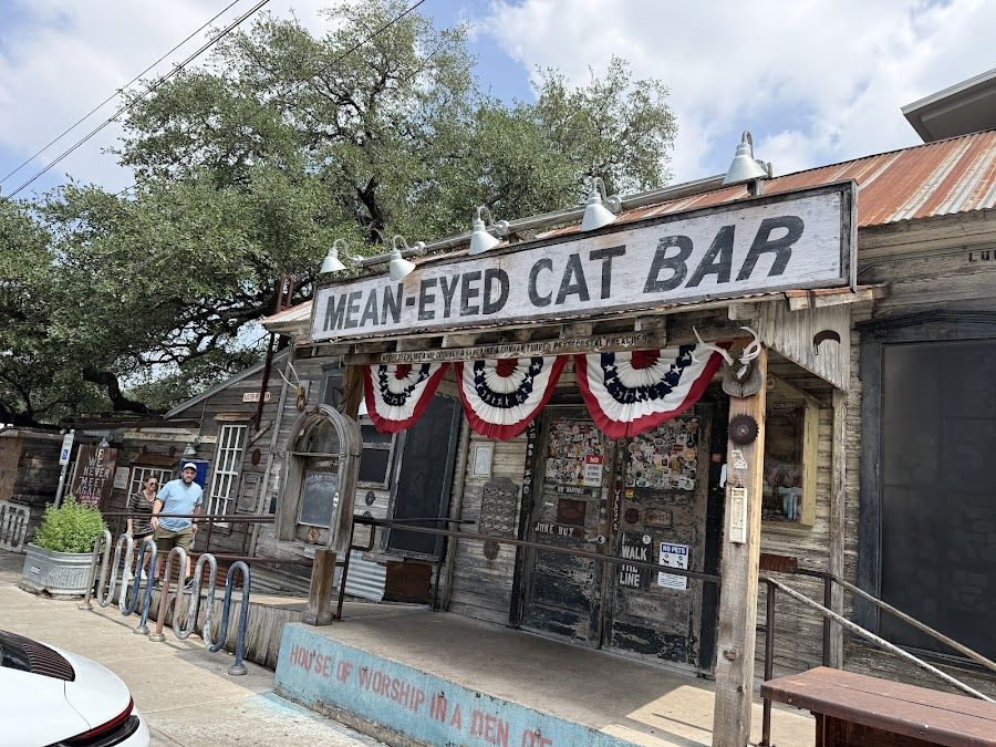 The Mean Eyed Cat bar service