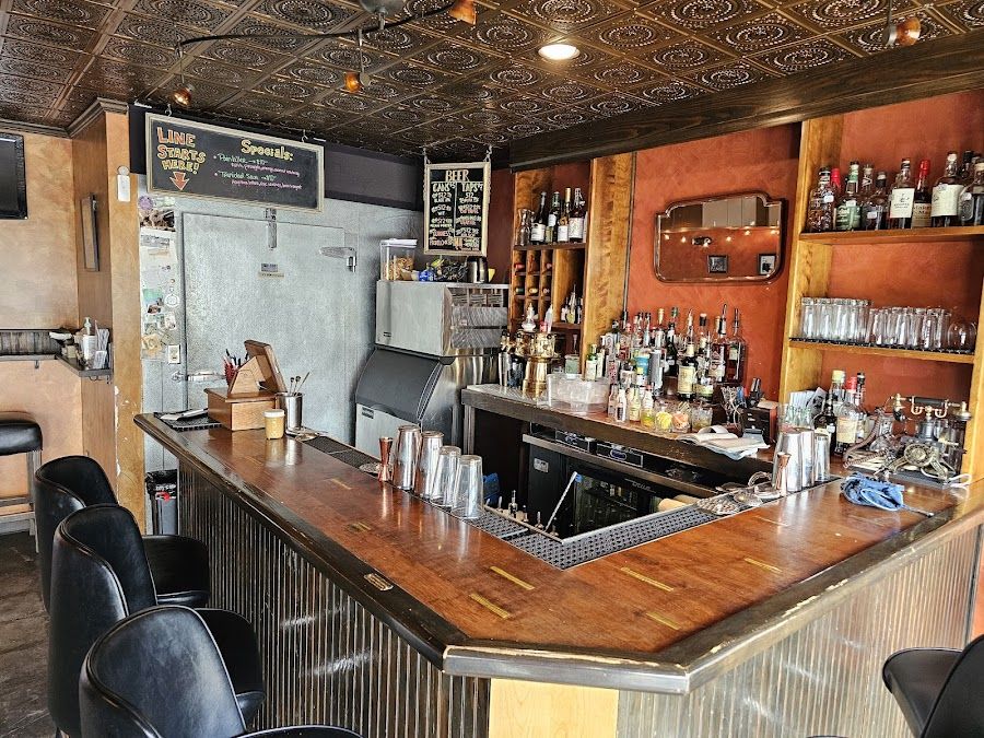 Tigress Pub bar service