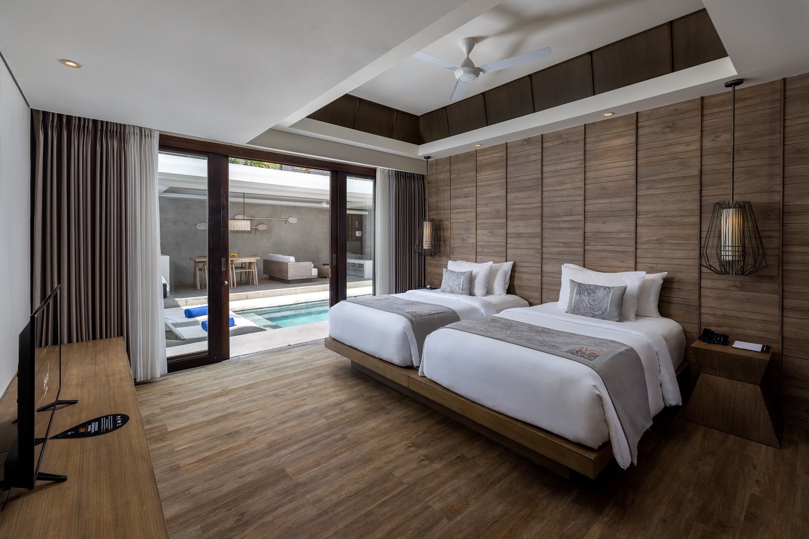 Fingers Crossed, Bali