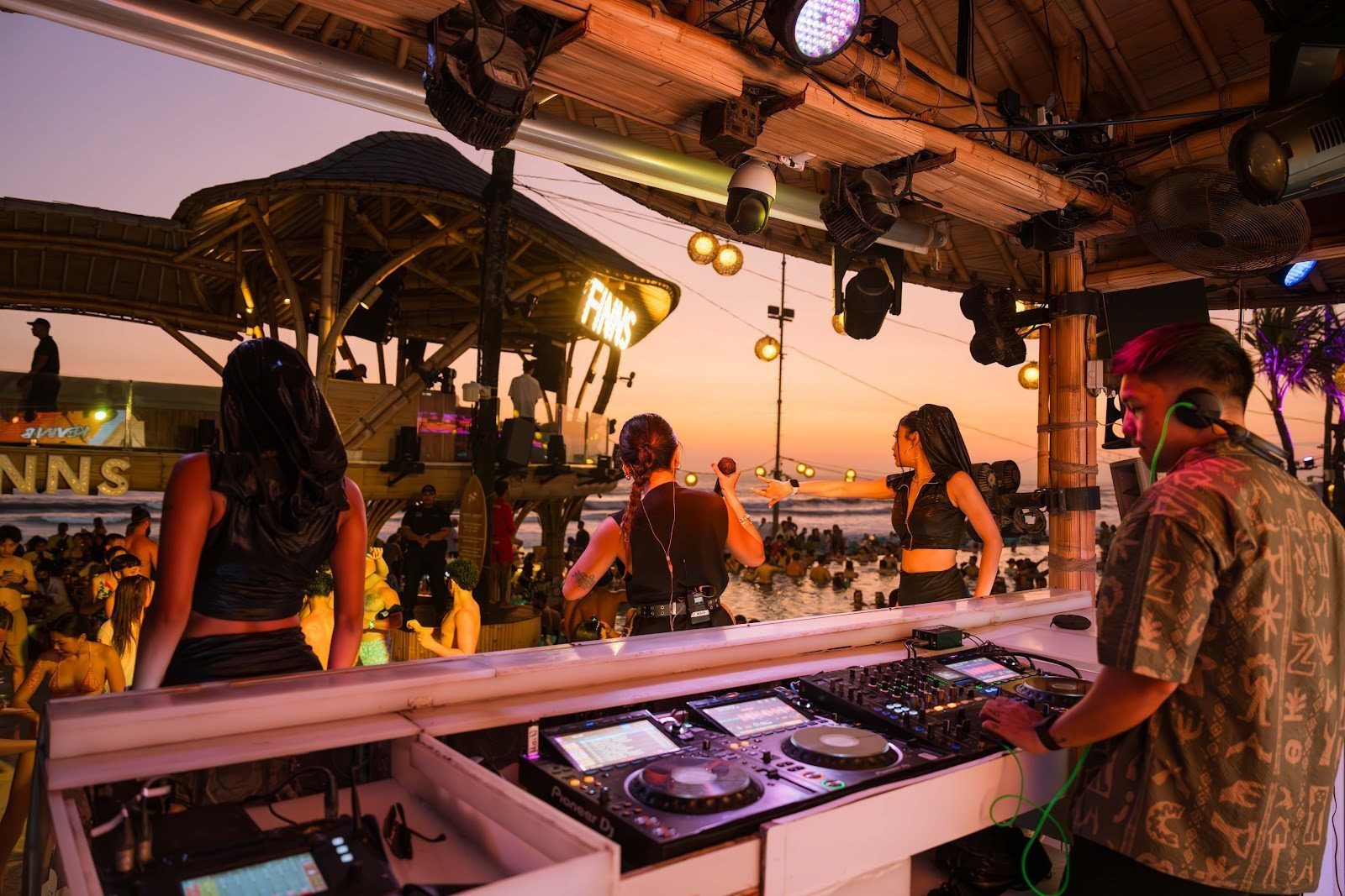 Finns Beach Club, Bali