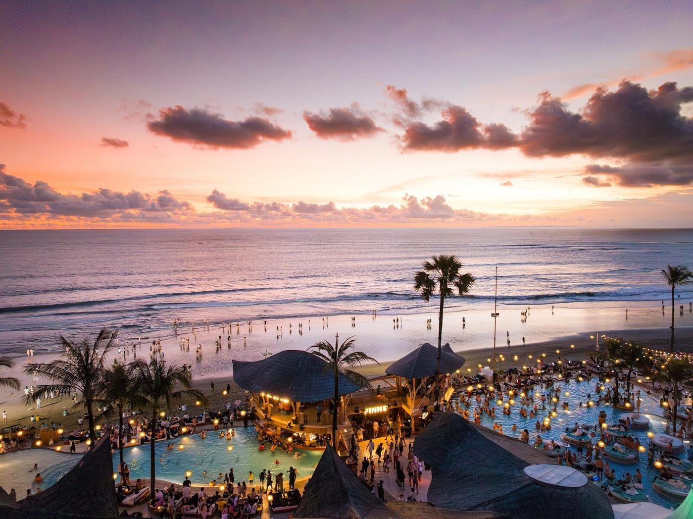 Finns Beach Club, Bali