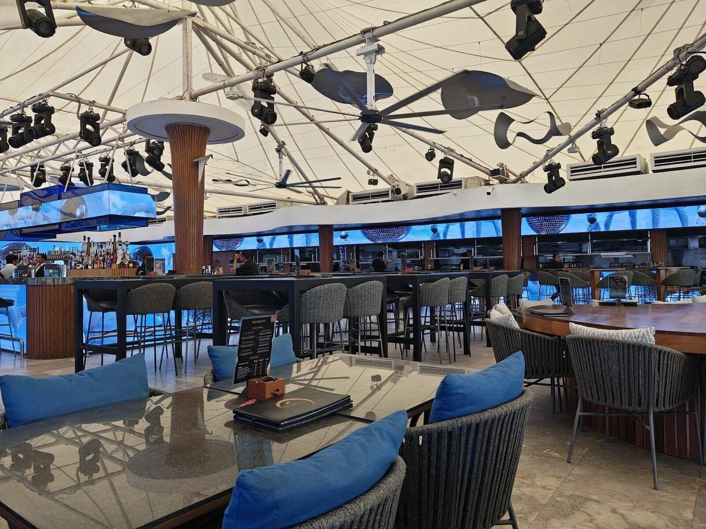 Finns Beach Club, Bali