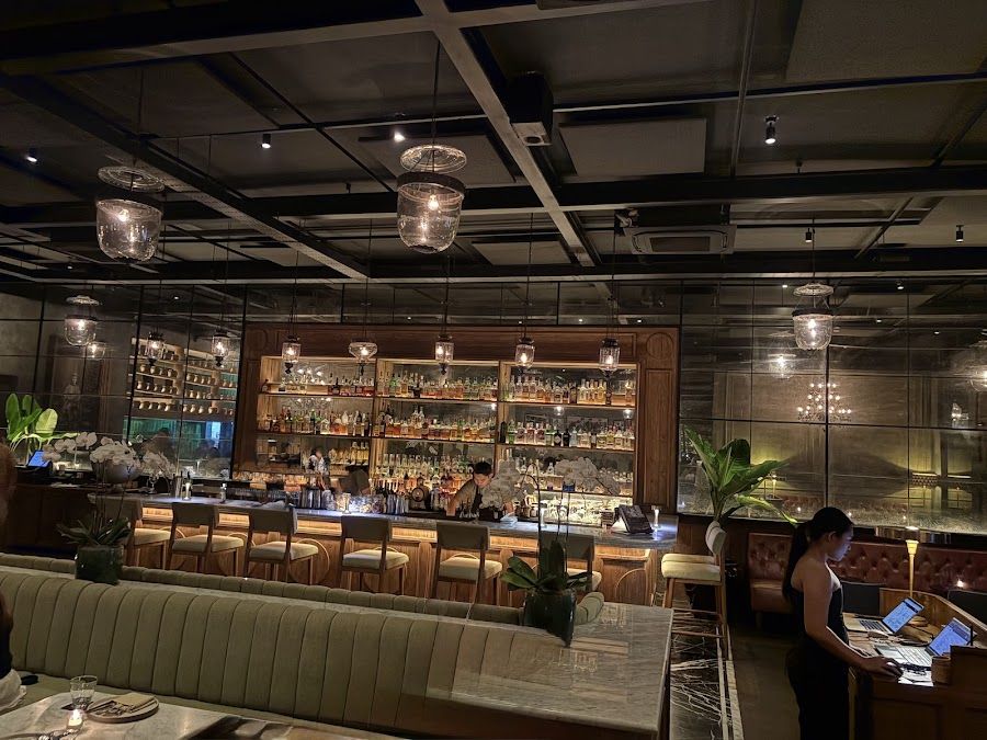 Mama San Seminyak atmosphere