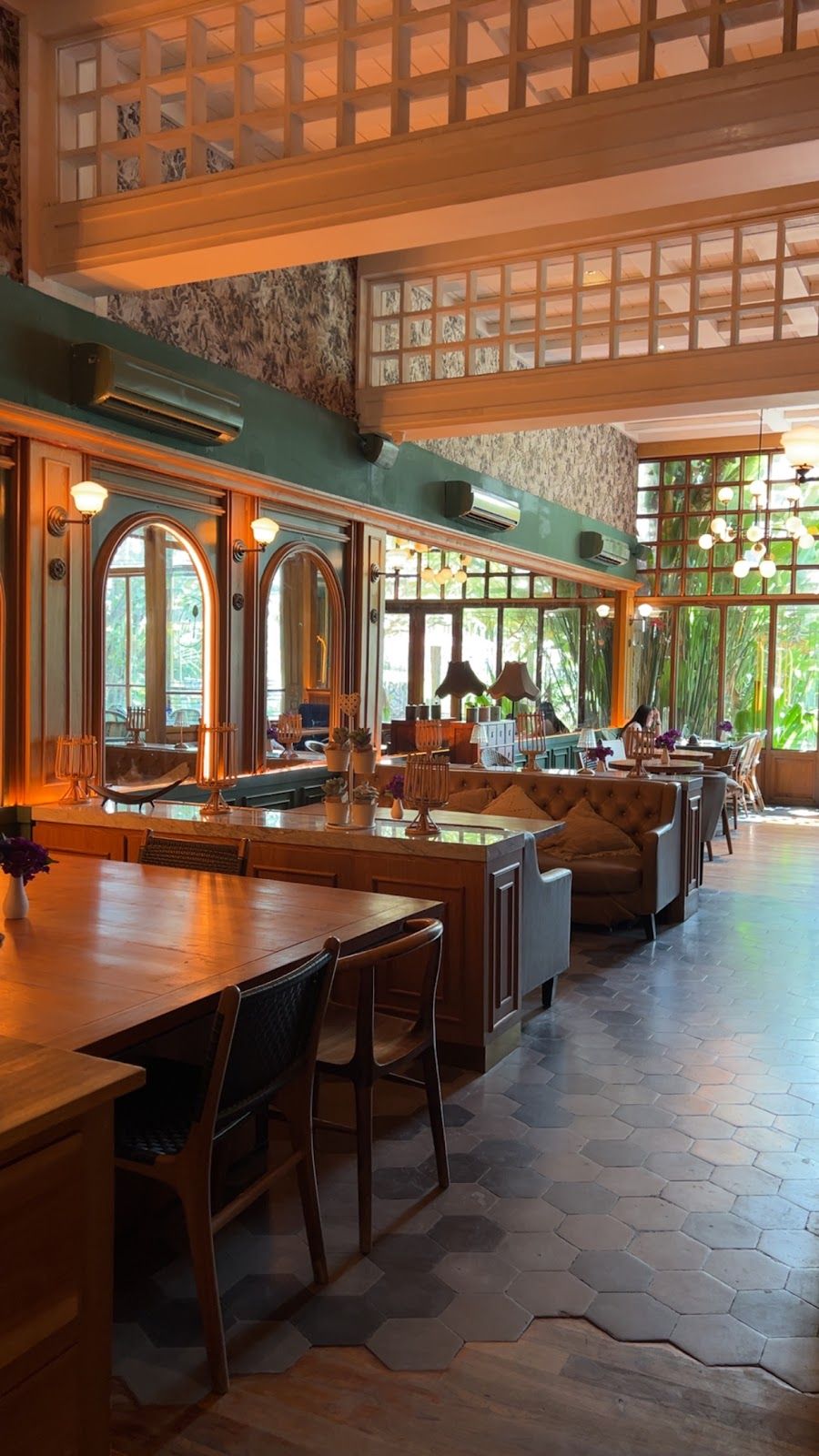 Monsieur Spoon Bar bar service