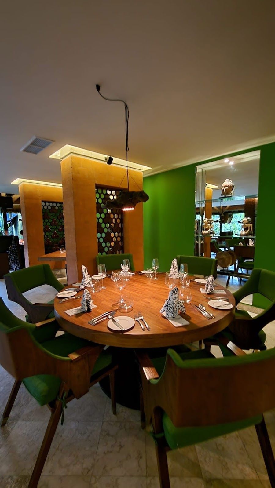 Mozaic Restaurant Bar bar service