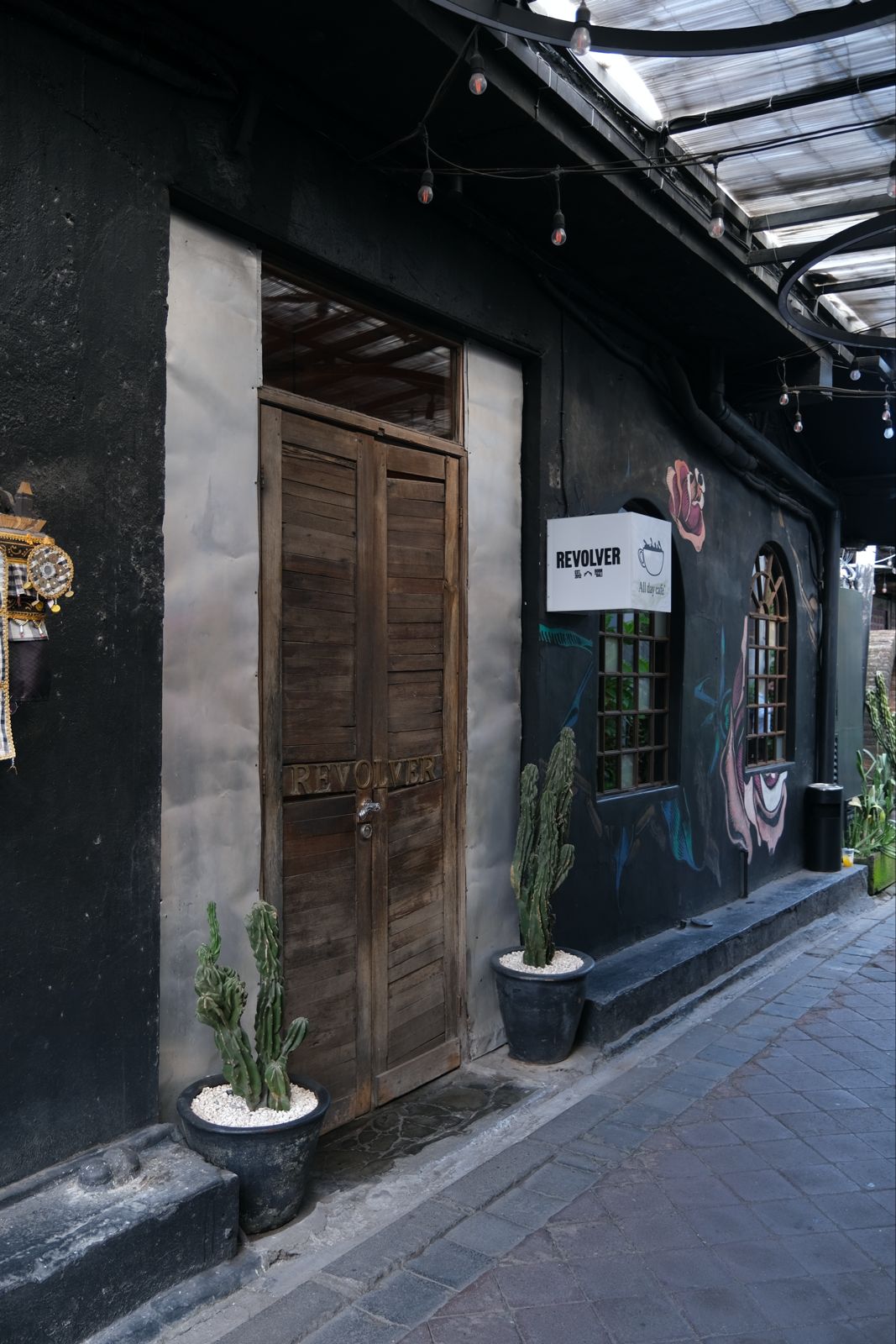 Revolver Espresso, Bali