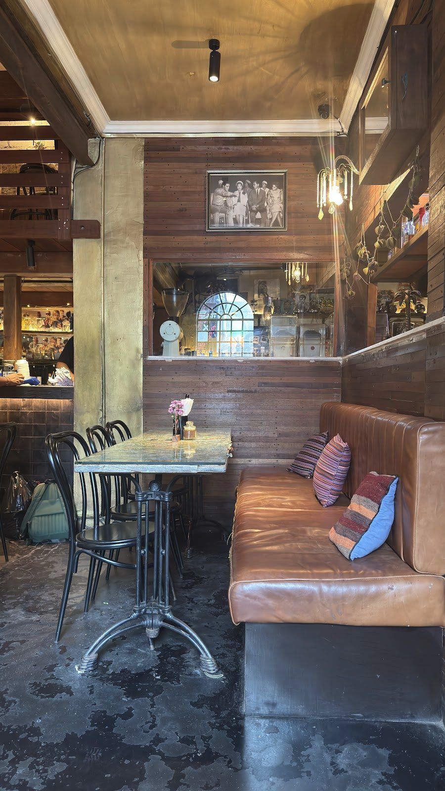 Revolver, Bali