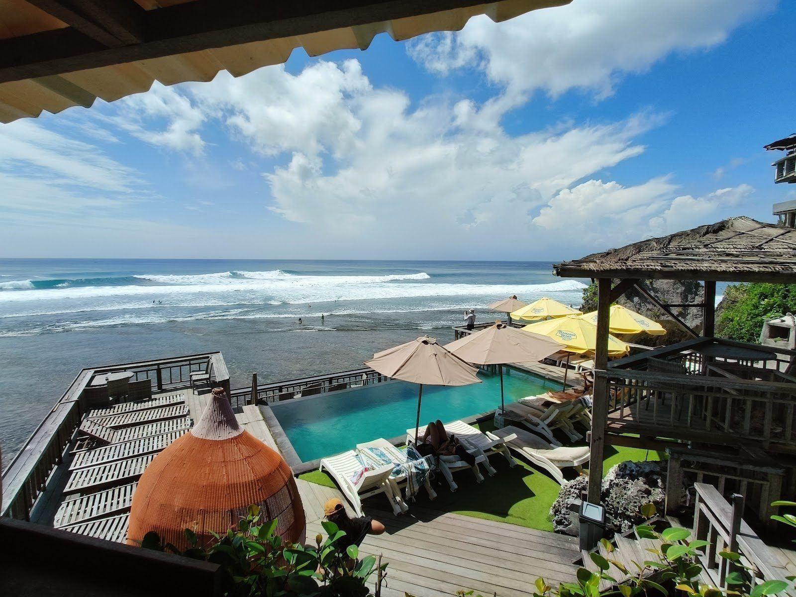 Single Fin Uluwatu, Bali