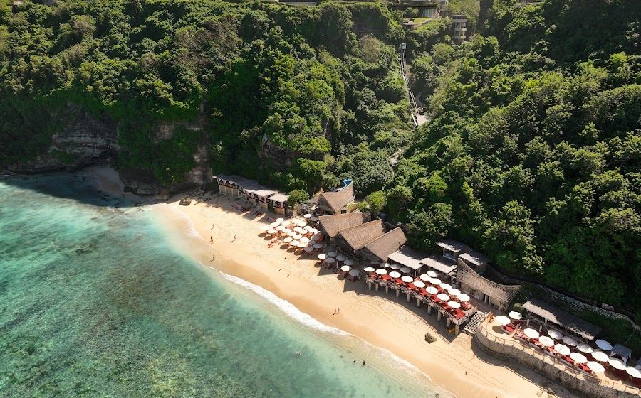 Sundays Beach Club Uluwatu atmosphere