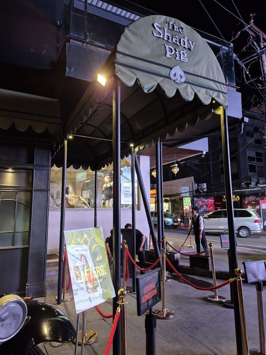 The Shady Pig bar service