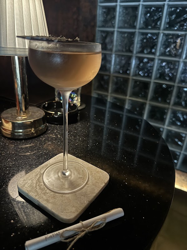 Whisper Cove Bar in Bali