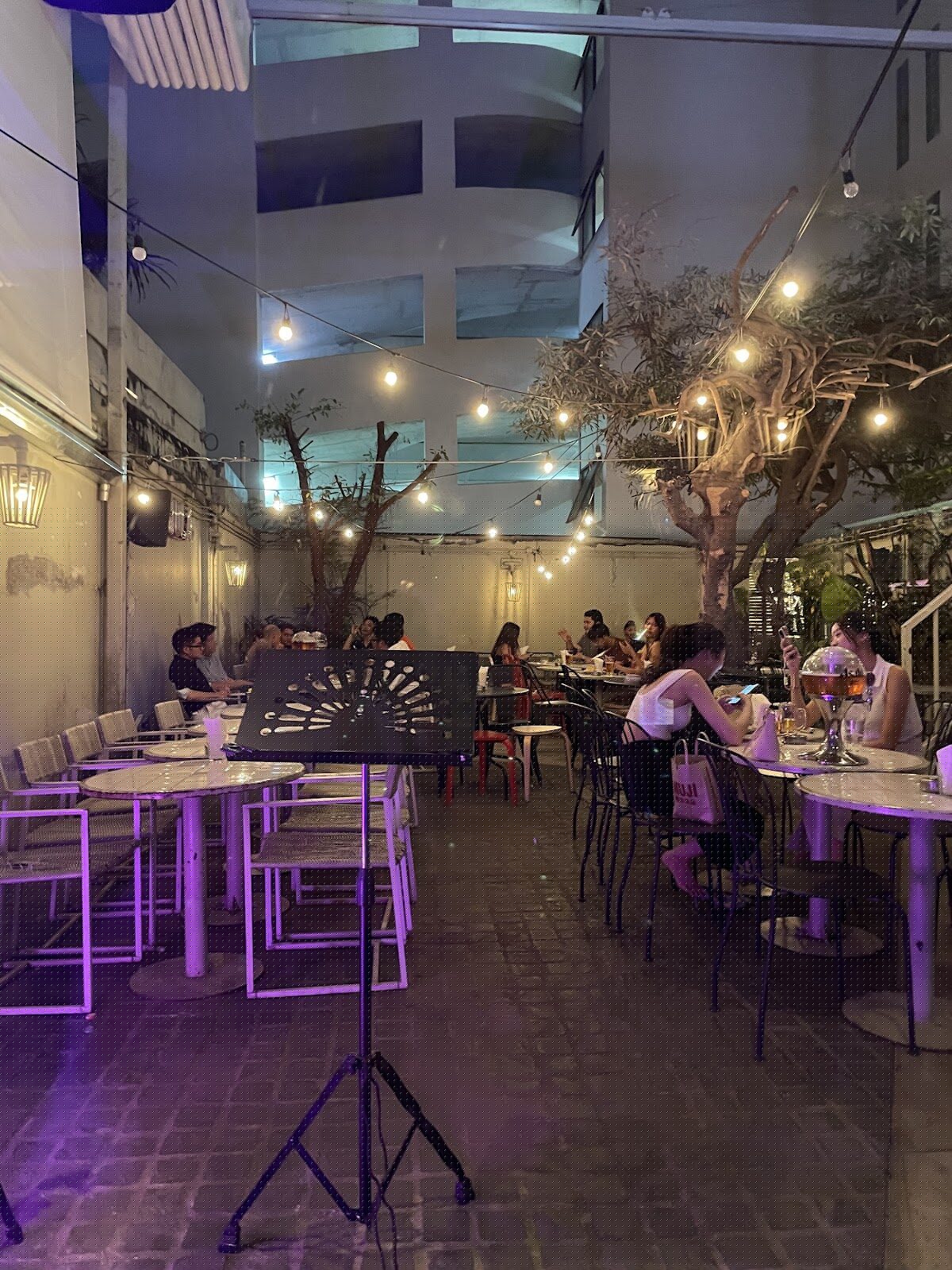 Bad Motel, Bangkok